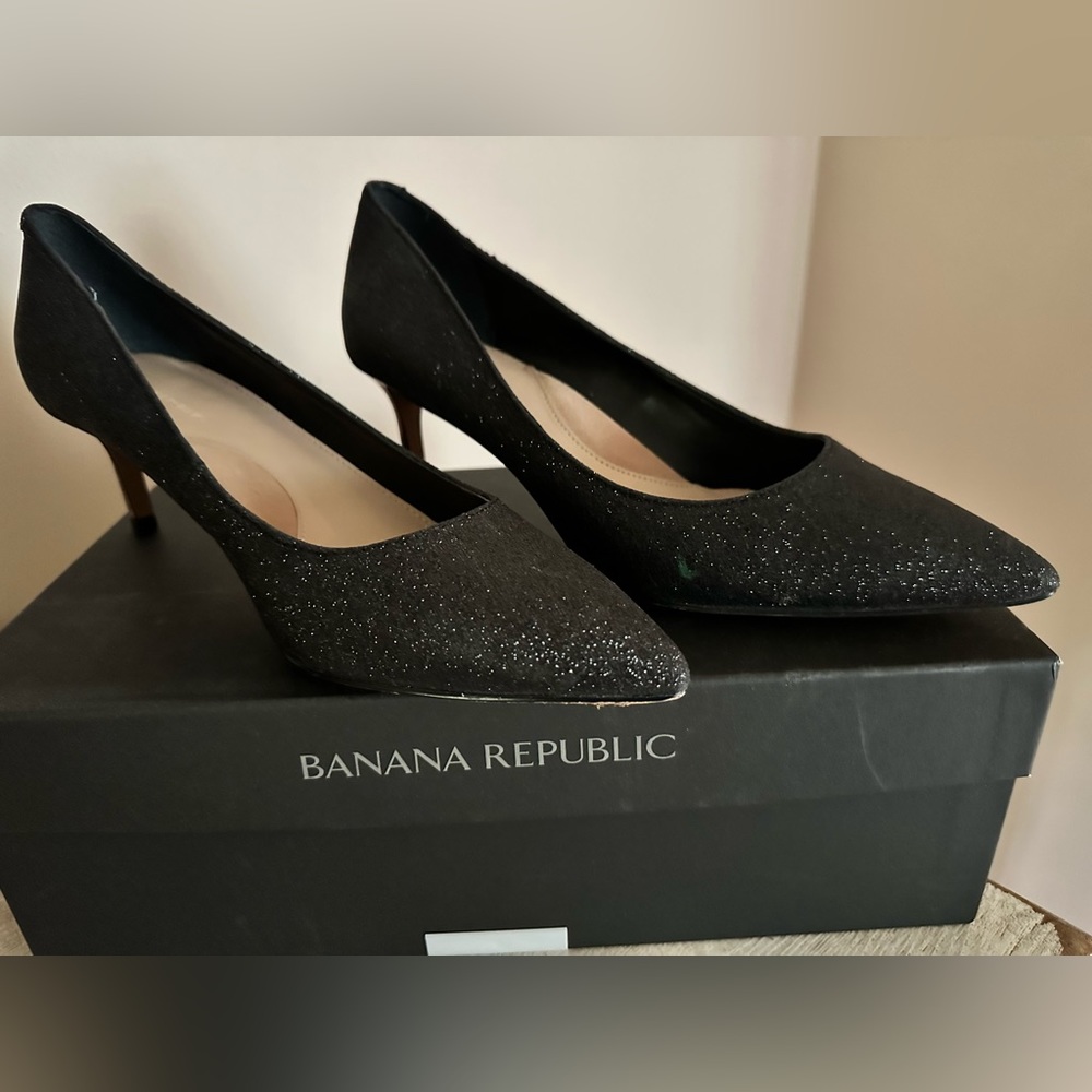 2 1/2 inch heel. Sparkly black